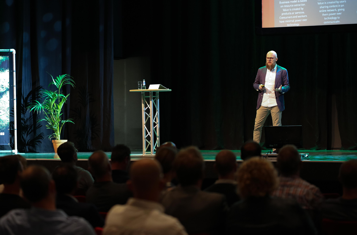 Stefan Junestrand delivering his Keynote speech about Blockchain for Smart Cities and Urban Green Infrastructure at the Boominfodag 2018